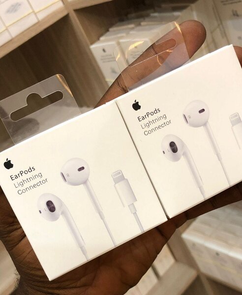 Lighting EarPods