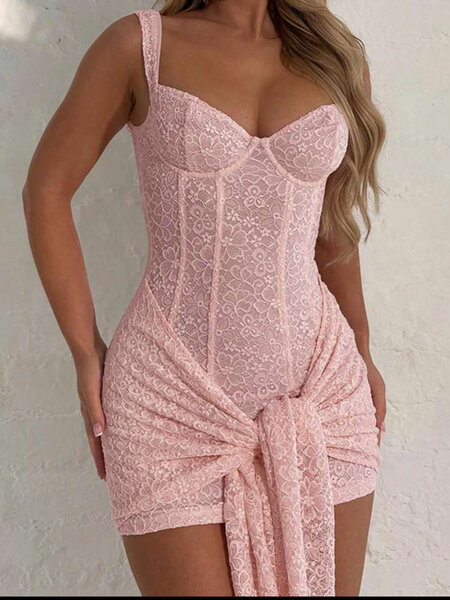 Robe en dentelle rose élégante