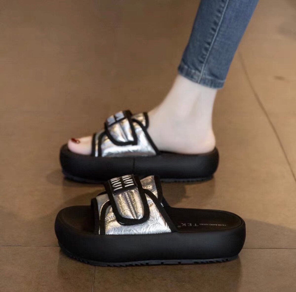 Sandales plates pour femmes