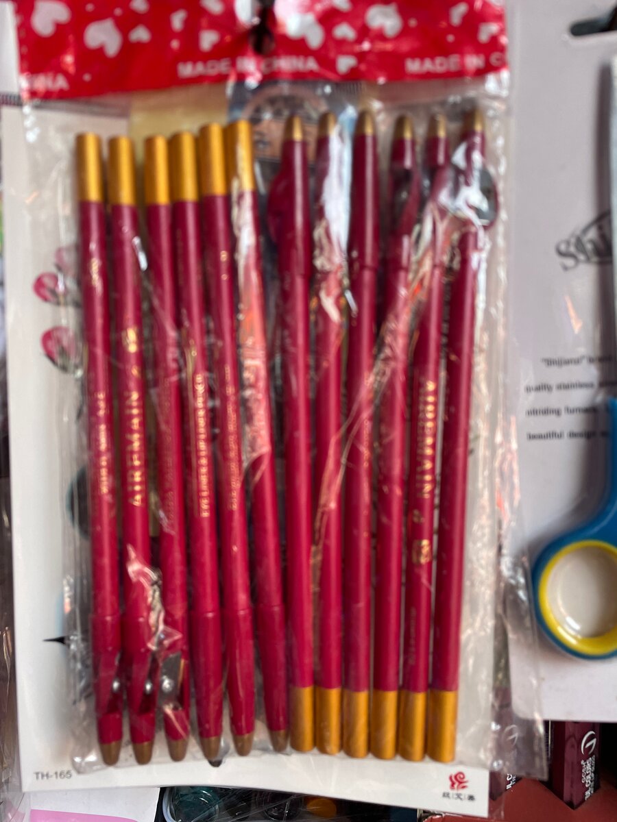 Crayons pour les yeux colorés