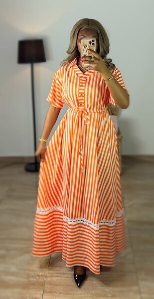 Robe longue orange rayée élégante pour femme
