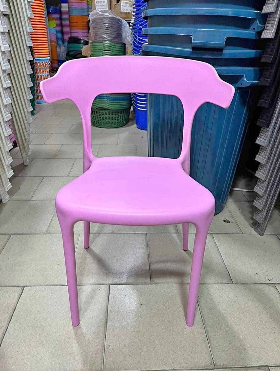 Chaises en plastique modernes