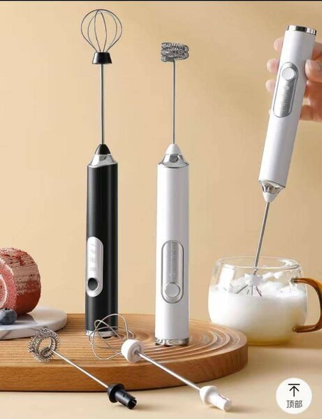 Mini fouet électrique.