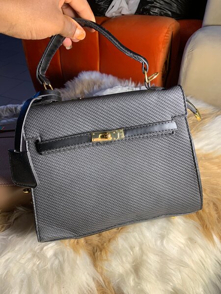 Sac à main chic texturé