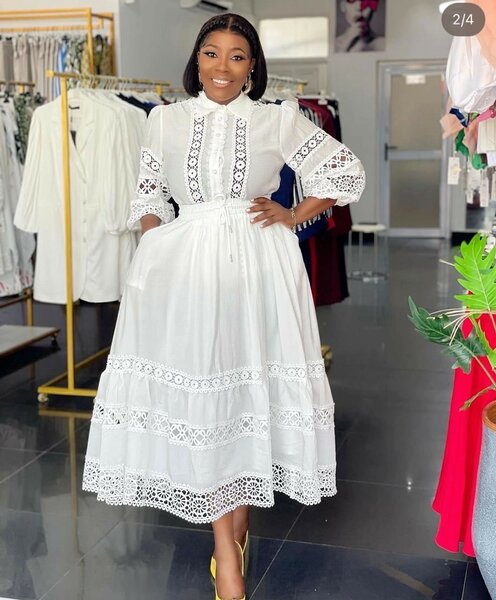 Jupe volante et haut en dentelle