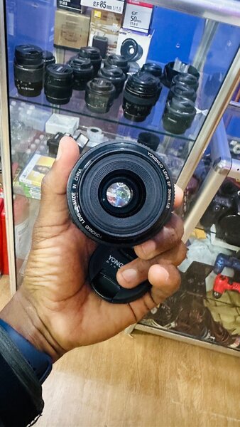 Canon EF Mount YN 35mm F2.0 lens . ( Full Frame )