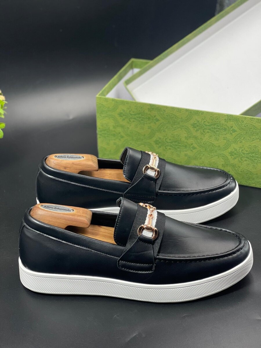 GUCCI BLACK AND WHITE