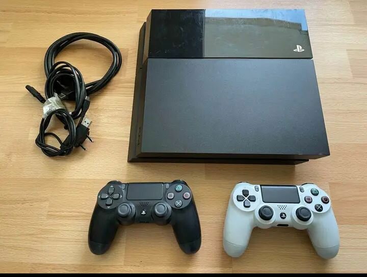 PlayStation 4 Slim 500 Go avec manette