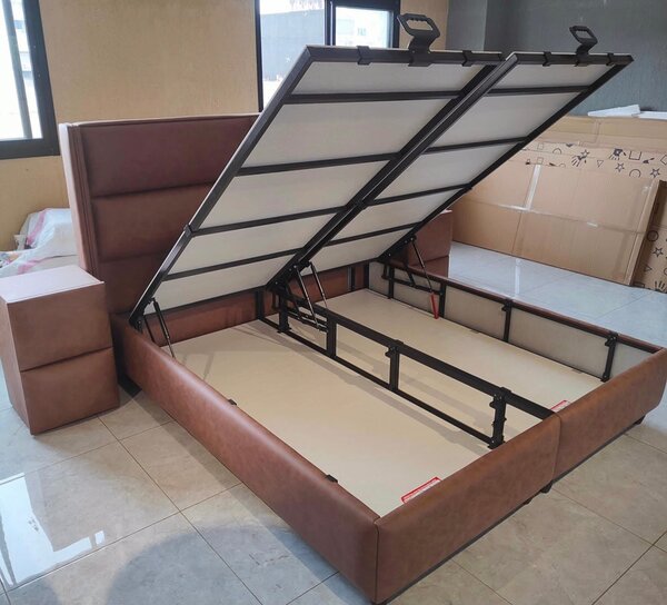 Lit avec coffre de rangement en cuir marron