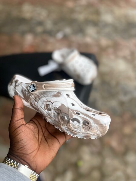 MARBLE BAYA CROCS