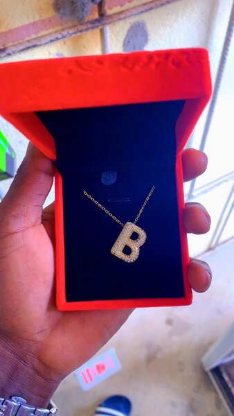 Collier Lettre B Étincelant