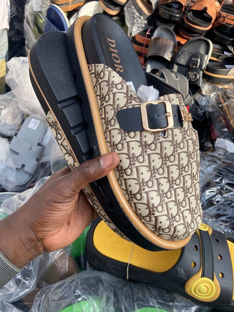 Sandales à motif élégant