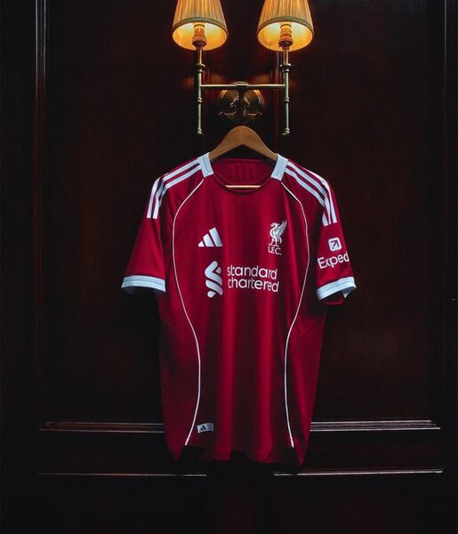 Maillot de football rouge