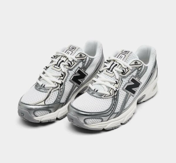 Baskets de course blanches