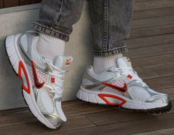 Nike Sneakers Blanches et Rouges