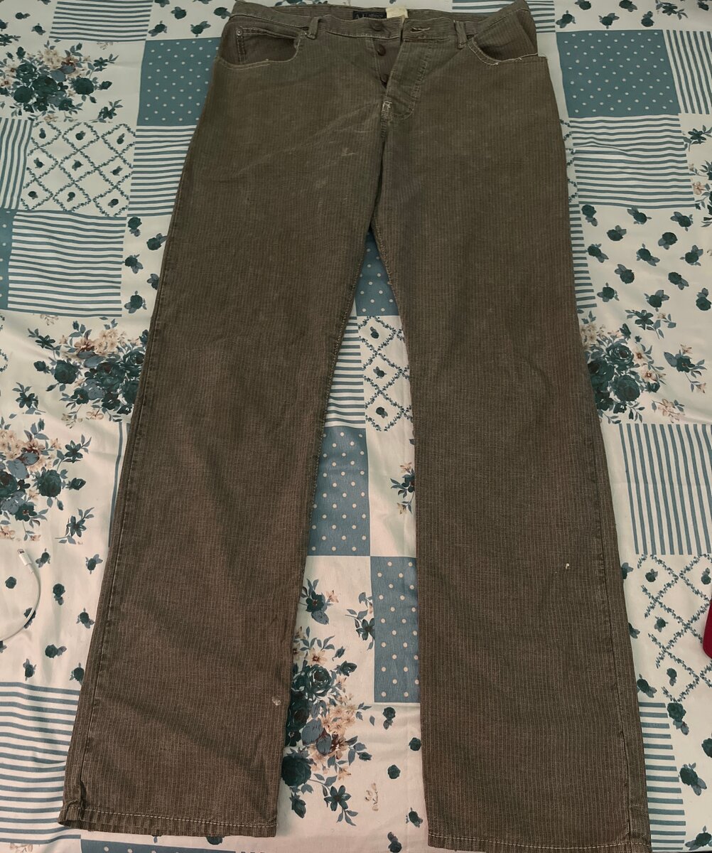 Pantalon en velours côtelé gris