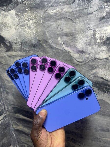 iPhone 16 - Couleurs Variées