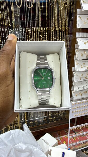 Montre Casio Verte Élégante