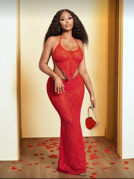 Robe longue en dentelle rouge