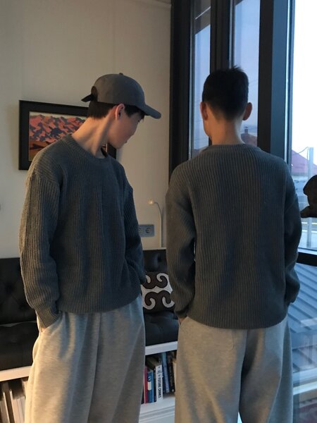 серая вязанная кофта