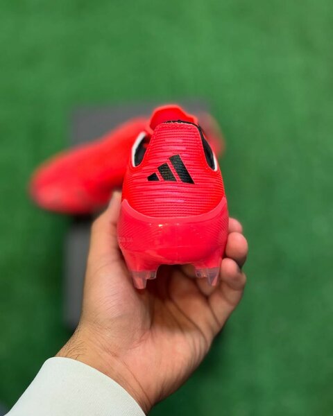 Chaussures de football Adidas F50