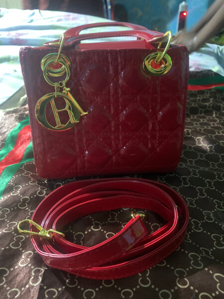 Sac à main rouge élégant