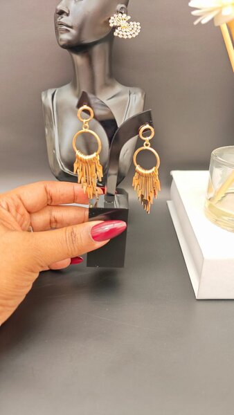 Boucles d'oreilles pendantes dorées