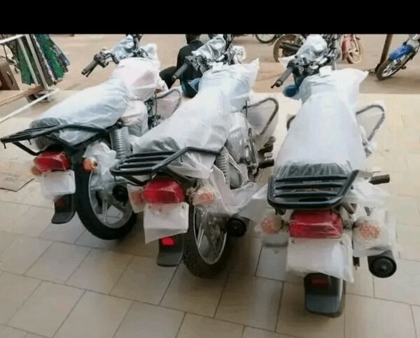 Motocyclette neuve sous emballage