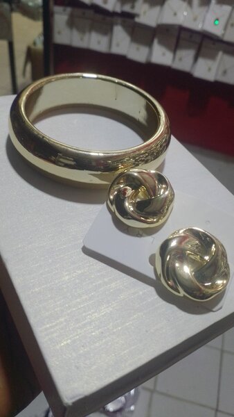 Elegant Gold Bracelet Set