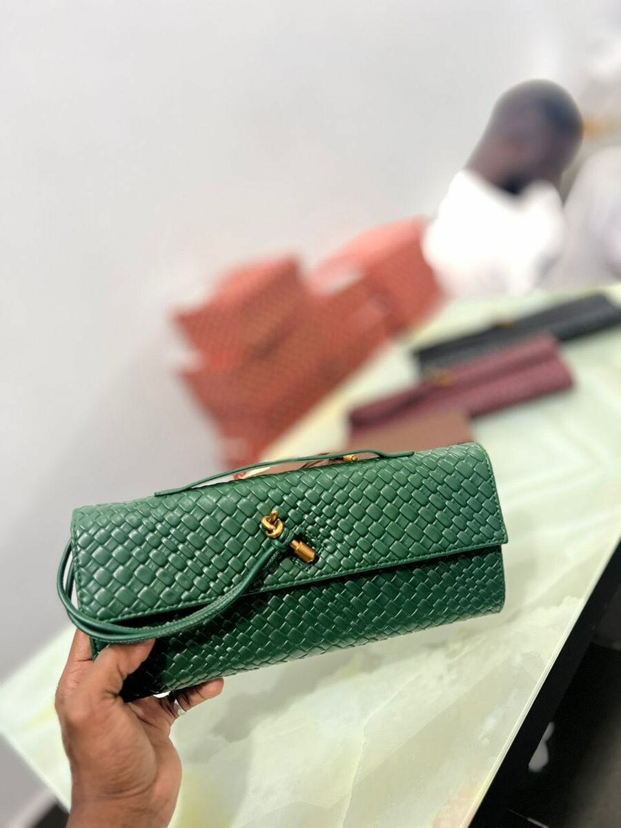 Élégant sac pochette en cuir