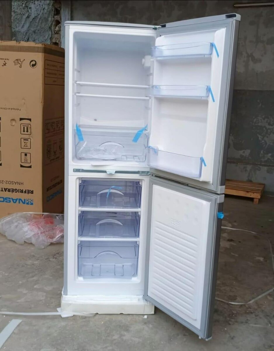 Réfrigérateur combiné inox 300L