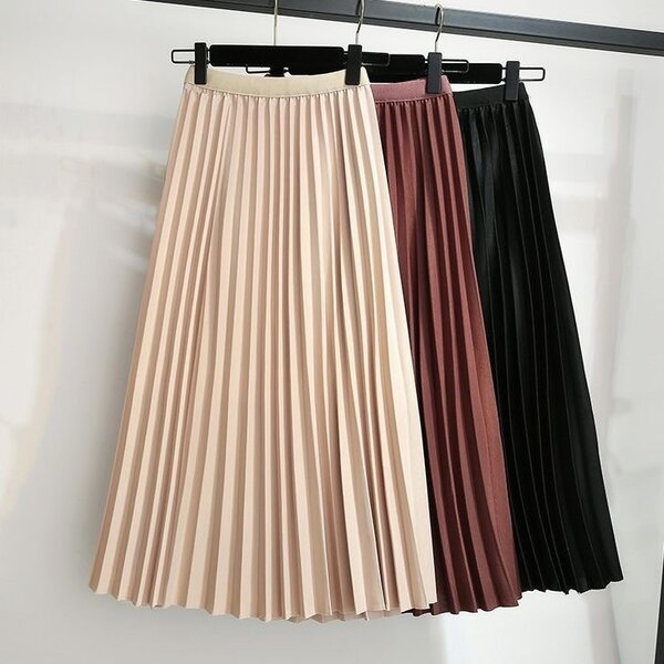 Pleated long skirt
