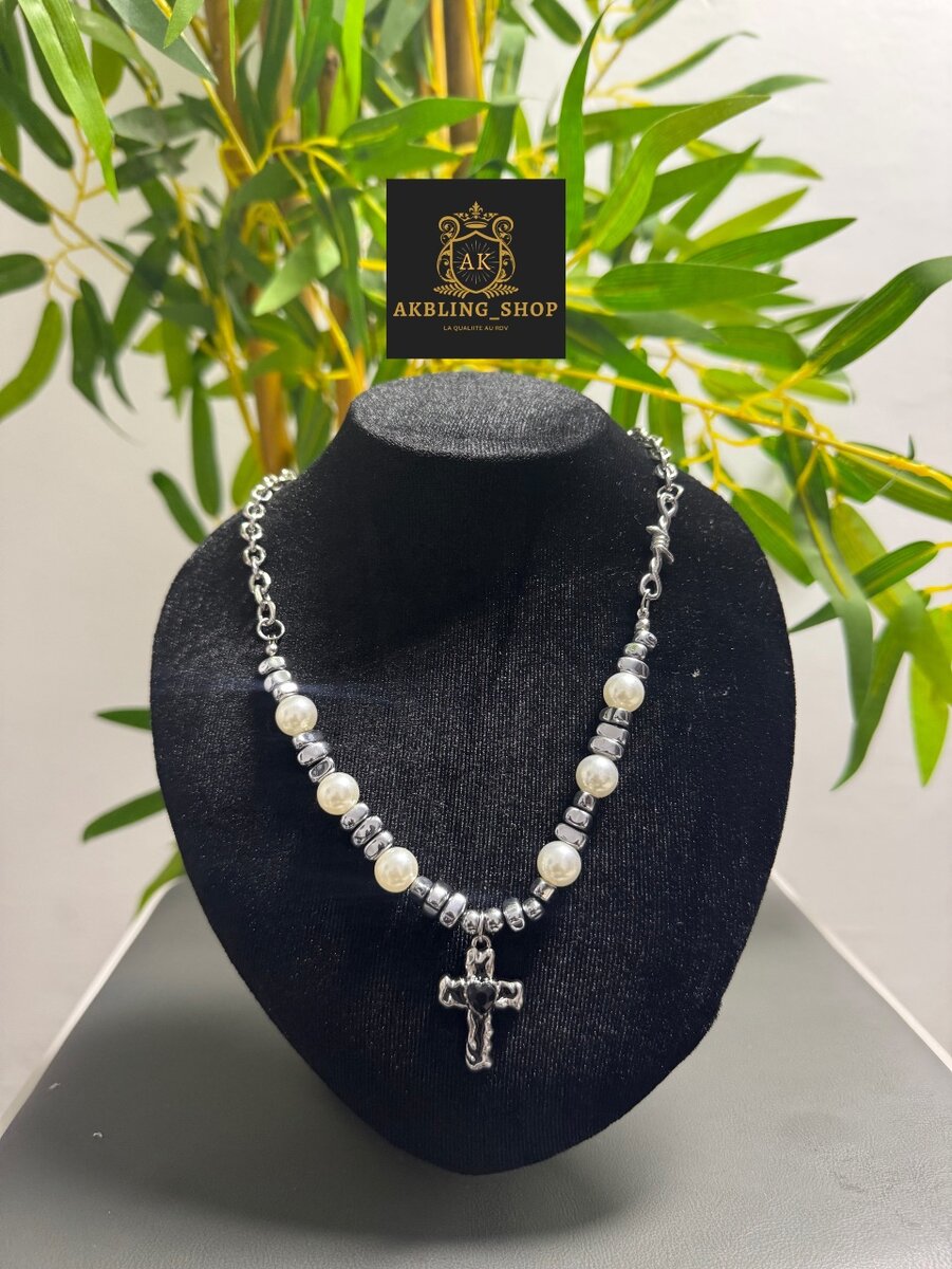 Collier élégant avec pendentif croix