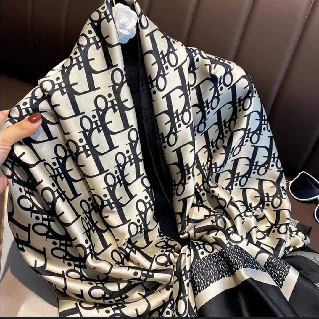 Écharpe en soie élégante luxe