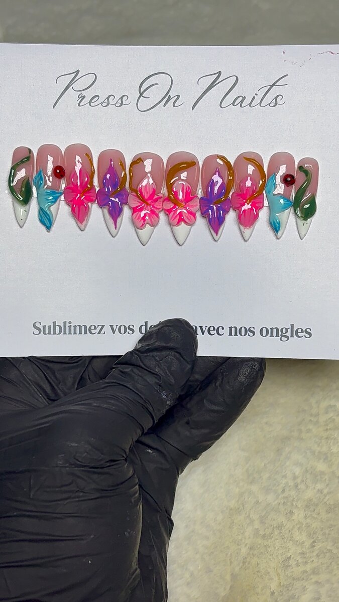 Ongles Faux Floraux 3D