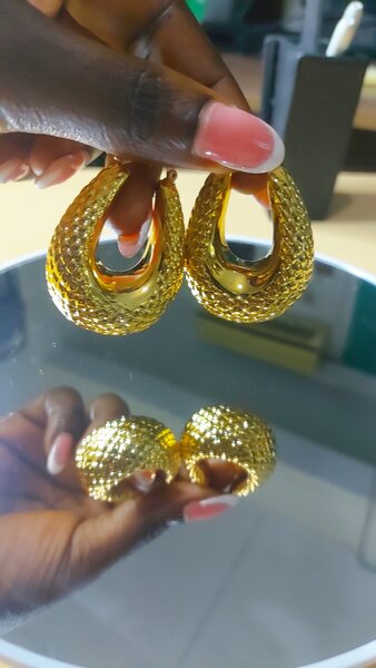 Elegant Gold Hoop Earrings