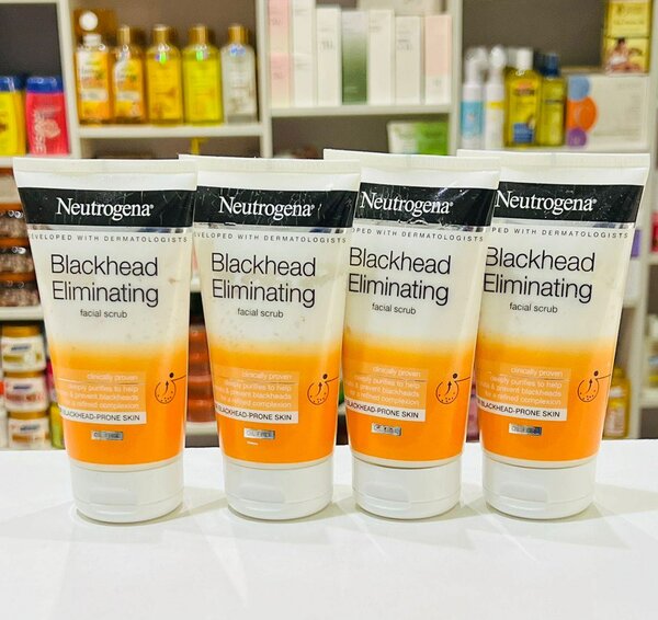 Neutrogena Blackhead Eliminating Daily Facial Scrub