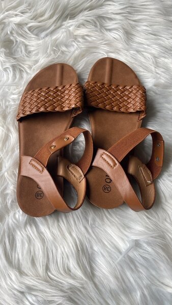 Sandales tressées en cuir élégantes