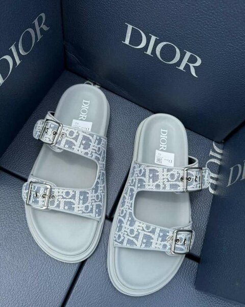Sandales Dior élégantes