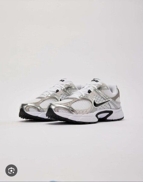 Sneakers argentés élégants