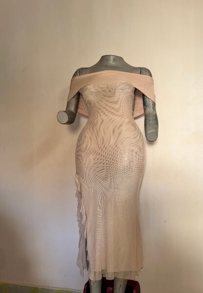 Robe moulante épaules nues