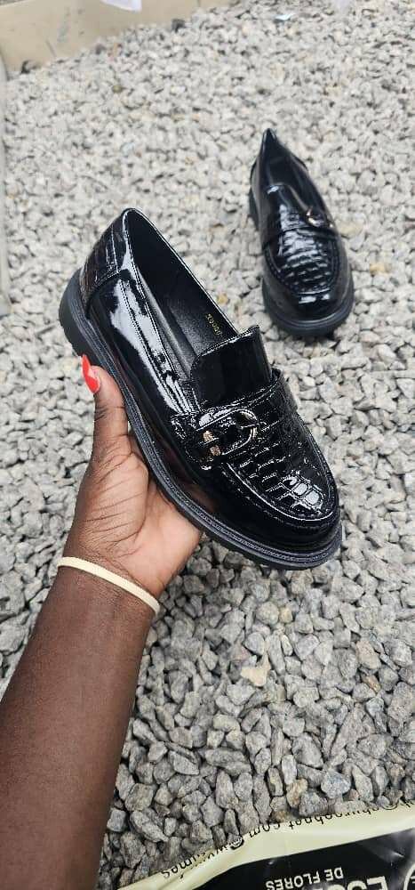 Mocassins noirs en cuir verni