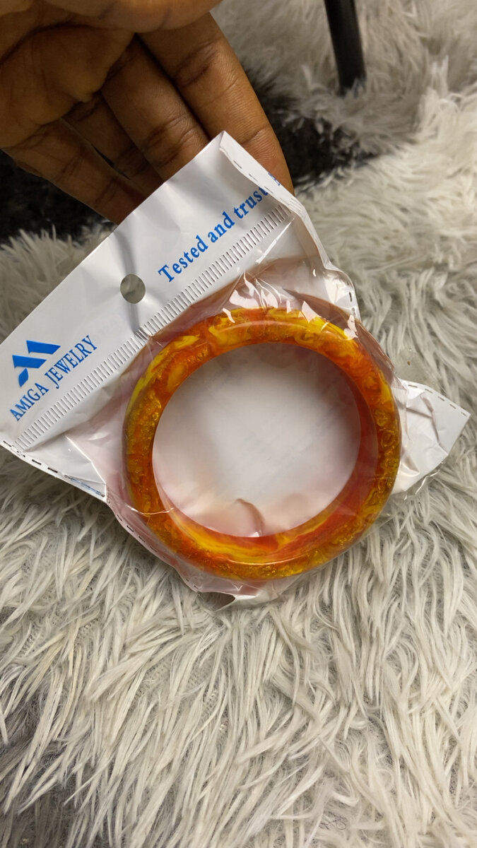 Bracelet en résine orange vif