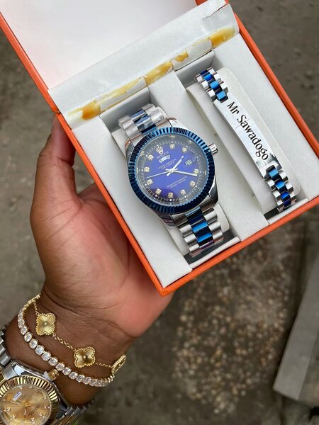 Coffret cadeau montre et roses