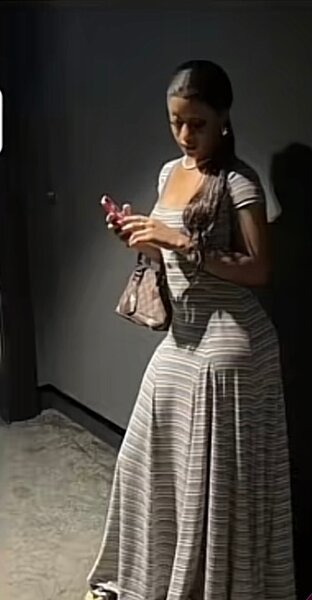 Robe longue à rayures élégante