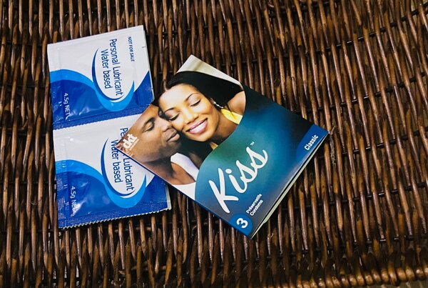 3 Préservatifs+ 2 lubrifiants