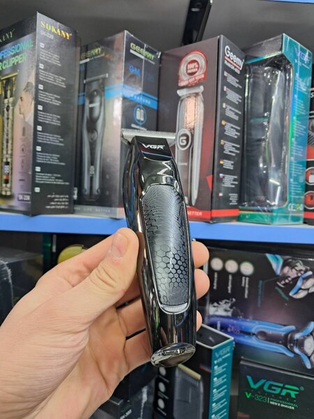 Тример для бороду внутри до 5м насадки есть