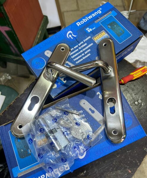 Poignées de porte en acier