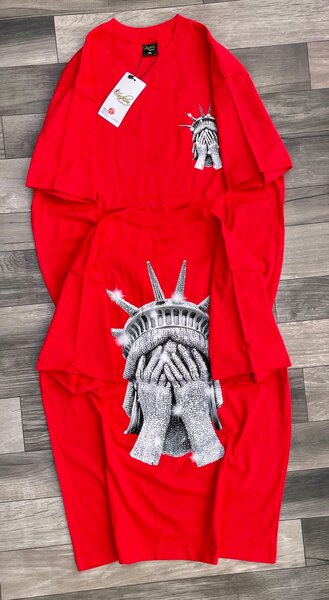 T-shirt rouge avec Statue de la Liberté