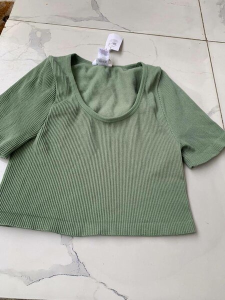 Top court vert côtelé